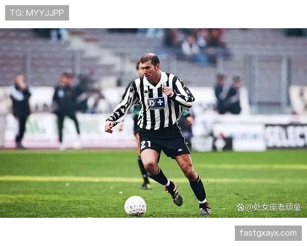 贝林厄姆与齐达内生涯上限对比:中场角色演变与时代差异 贝林厄姆与齐达内生涯上限对比:中场角色演变与时代差异